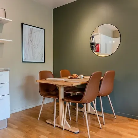Cozy Near Center Bus Nearby Apartment